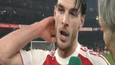 詹姆斯刷新湖人队史得分榜，荣登第十位